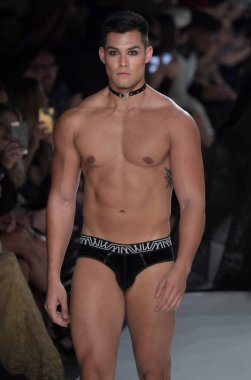 New York, Ny - Eylül 07: Matt Ames Marco Marco - Eylül 2017 - New York moda haftası 7 Eylül 2017 tarihinde New York'ta pist yürür