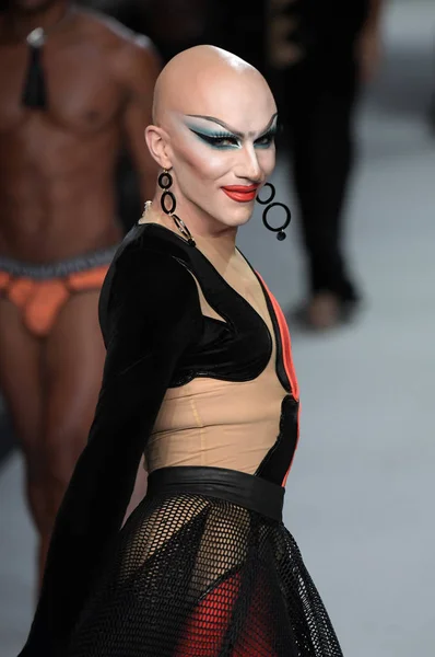 New York September Sasha Velour Spaziert Während Marco Marco Über — Stockfoto