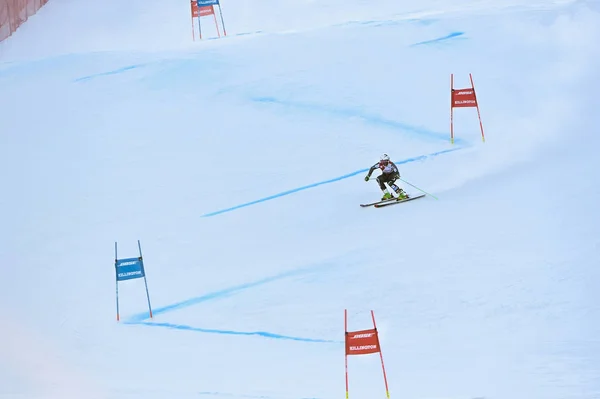 佛蒙特州基灵顿 11月24日 挪威的米娜 富尔斯特 霍特曼在佛蒙特州基灵顿举行的奥迪菲斯滑雪世界杯上首次跑完赛跑后 在终点坠毁 — 图库照片