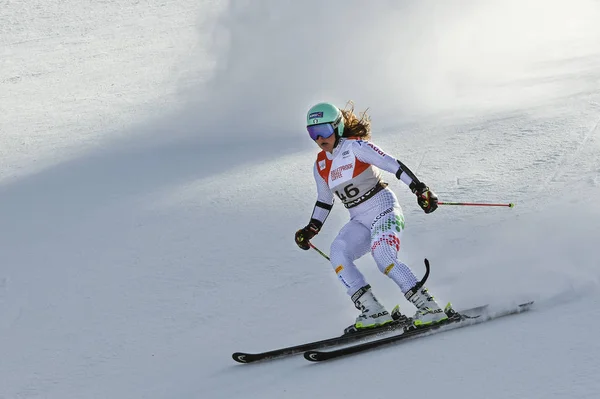 财政年度基灵顿 11月24日 意大利选手卡洛琳 皮克勒在完成区域 在奥迪菲斯滑雪世界杯上的第二次跑后 基灵顿杯 佛蒙特州基灵顿 — 图库照片
