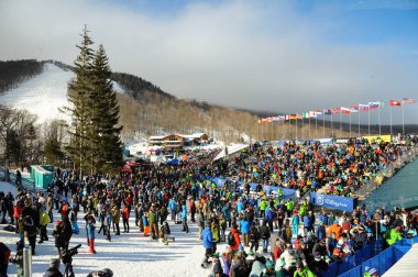 Killington, ABD - Kasım 24: Festival Köyü ve insanlar üzerinde 24 Kasım 2018 Audi FIS alp Kayak Dünya Kupası bayanlar dev Slalom Killington ABD sırasında genel görünümü.