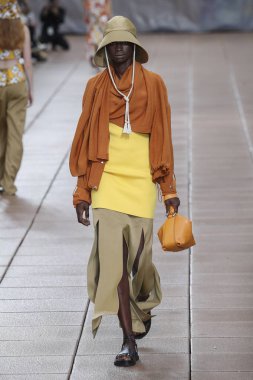 New York, Ny - 10 Eylül: Manken pist için 3.1 Phillip Lim New York moda haftası sırasında yeni tasarım yüksek okulda 10 Eylül 2018 New York'ta yürür.