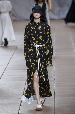 New York, Ny - 10 Eylül: Manken pist için 3.1 Phillip Lim New York moda haftası sırasında yeni tasarım yüksek okulda 10 Eylül 2018 New York'ta yürür.