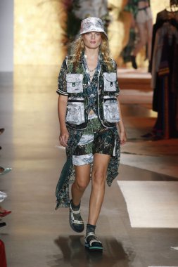 New York, Ny - 10 Eylül: Anna Sui New York moda haftası sırasında: Galeri fuarlarında ben New York'ta 10 Eylül 2018 bahar stüdyolarında.