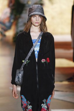 New York, Ny - 10 Eylül: Anna Sui New York moda haftası sırasında: Galeri fuarlarında ben New York'ta 10 Eylül 2018 bahar stüdyolarında.