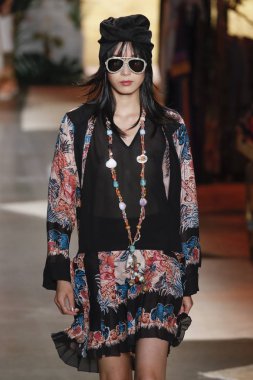 New York, Ny - 10 Eylül: Anna Sui New York moda haftası sırasında: Galeri fuarlarında ben New York'ta 10 Eylül 2018 bahar stüdyolarında.