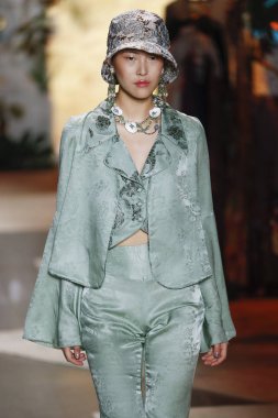 New York, Ny - 10 Eylül: Anna Sui New York moda haftası sırasında: Galeri fuarlarında ben New York'ta 10 Eylül 2018 bahar stüdyolarında.