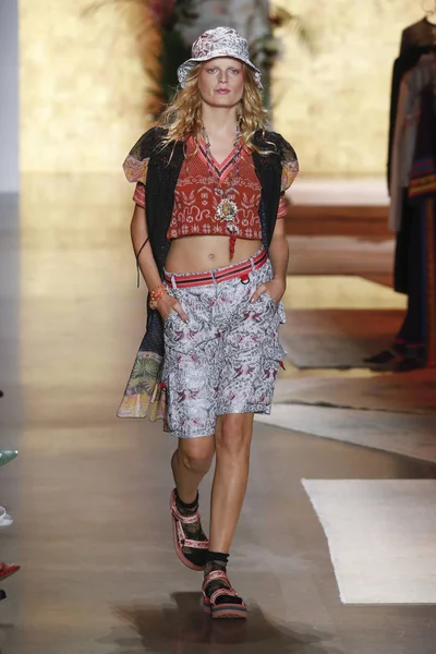 New York, Ny - 10 Eylül: Anna Sui New York moda haftası sırasında: Galeri fuarlarında ben New York'ta 10 Eylül 2018 bahar stüdyolarında.