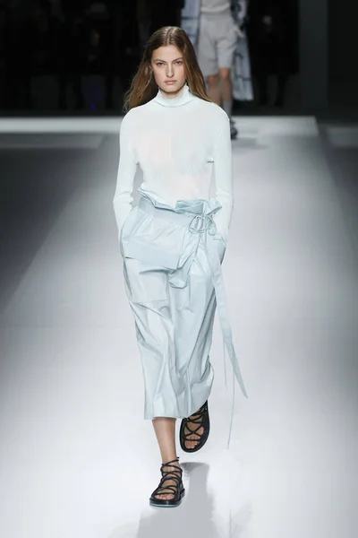 New York Septembre Mannequin Parcourt Piste Défilé Boss Womenswear Menswear — Photo