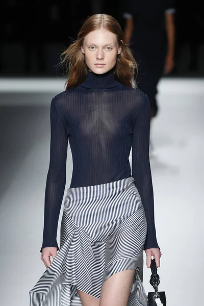 New York September Model Walks Runway Boss Womenswear Menswear Spring — Stock Photo, Image