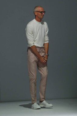 New York, Ny - Eylül 09: patron kadın giyim ve erkek giyim ilkbahar/yaz 2019 moda pist göstermek 9 Eylül 2018 tarihinde New York moda haftası sırasında New York'ta moda tasarımcısı Ingo solmayan yürür.