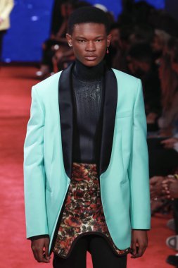 New York, Ny - 11 Eylül: Manken pist Calvin Klein koleksiyonu için New York moda haftası New York Menkul Kıymetler Borsası, 11 Eylül 2018 sırasında New York'ta yürür. 