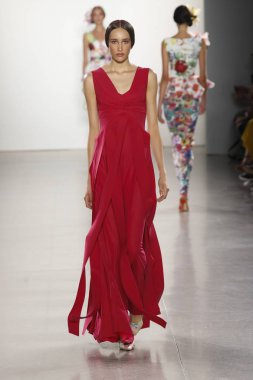 New York, Ny - 11 Eylül: Manken pist Chiara Boni La Petite elbise için New York moda haftası sırasında yürür: gösterir New York'ta 11 Eylül 2018 bahar stüdyolarında Galerisi II.