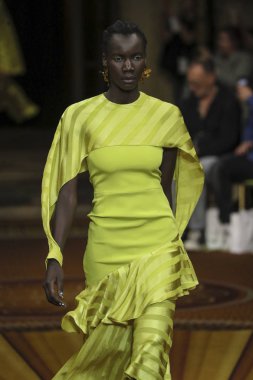 New York, Ny - Eylül 08: Manken Christian Siriano - New York moda haftası sırasında pist pist yürür: gösterir üzerinde 8 Eylül 2018 New York City.