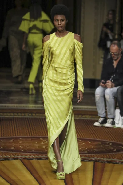 New York September Model Walks Runway Christian Siriano Runway New — Stock Photo, Image