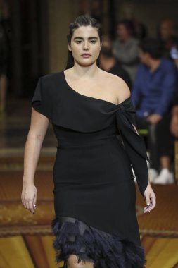 New York, Ny - Eylül 08: Manken Christian Siriano - New York moda haftası sırasında pist pist yürür: gösterir üzerinde 8 Eylül 2018 New York City.