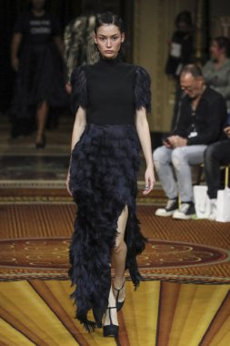 New York, Ny - Eylül 08: Manken Christian Siriano - New York moda haftası sırasında pist pist yürür: gösterir üzerinde 8 Eylül 2018 New York City.