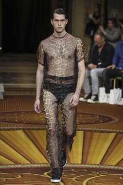 New York, Ny - Eylül 08: Manken Christian Siriano - New York moda haftası sırasında pist pist yürür: gösterir üzerinde 8 Eylül 2018 New York City.