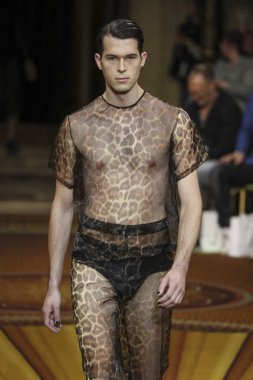 New York, Ny - Eylül 08: Manken Christian Siriano - New York moda haftası sırasında pist pist yürür: gösterir üzerinde 8 Eylül 2018 New York City.