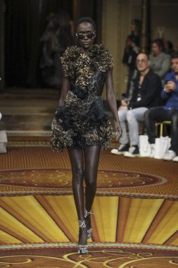 New York, Ny - Eylül 08: Manken Christian Siriano - New York moda haftası sırasında pist pist yürür: gösterir üzerinde 8 Eylül 2018 New York City.