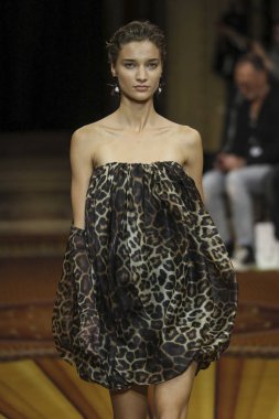 New York, Ny - Eylül 08: Manken Christian Siriano - New York moda haftası sırasında pist pist yürür: gösterir üzerinde 8 Eylül 2018 New York City.