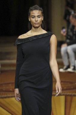 New York, Ny - Eylül 08: Manken Christian Siriano - New York moda haftası sırasında pist pist yürür: gösterir üzerinde 8 Eylül 2018 New York City.