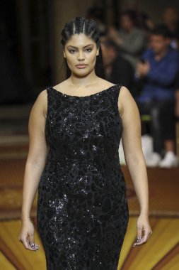 New York, Ny - Eylül 08: Manken Christian Siriano - New York moda haftası sırasında pist pist yürür: gösterir üzerinde 8 Eylül 2018 New York City.