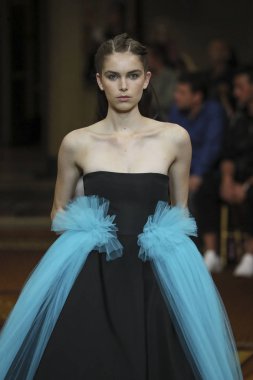 New York, Ny - Eylül 08: Manken Christian Siriano - New York moda haftası sırasında pist pist yürür: gösterir üzerinde 8 Eylül 2018 New York City.