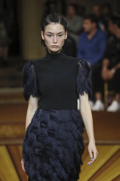 New York September Model Walks Runway Christian Siriano Runway New — Stock Photo, Image