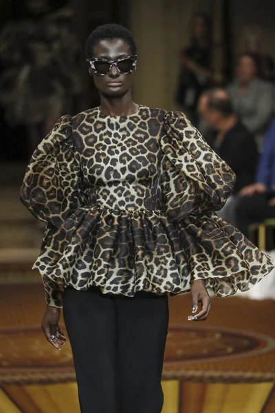 New York September Model Walks Runway Christian Siriano Runway New — Stock Photo, Image