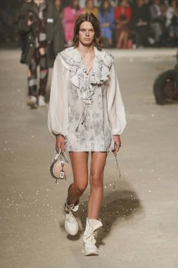 New York, Ny - 11 Eylül: Manken pist koç 1941 için New York moda haftası sırasında yürür: gösterir üzerinde 11 Eylül 2018 New York City.