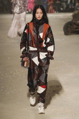 New York, Ny - 11 Eylül: Manken pist koç 1941 için New York moda haftası sırasında yürür: gösterir üzerinde 11 Eylül 2018 New York City.