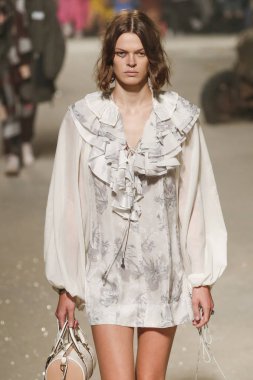 New York, Ny - 11 Eylül: Manken pist koç 1941 için New York moda haftası sırasında yürür: gösterir üzerinde 11 Eylül 2018 New York City.