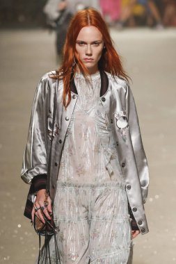 New York, Ny - 11 Eylül: Manken pist koç 1941 için New York moda haftası sırasında yürür: gösterir üzerinde 11 Eylül 2018 New York City.