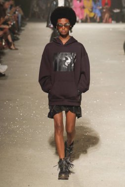 New York, Ny - 11 Eylül: Manken pist koç 1941 için New York moda haftası sırasında yürür: gösterir üzerinde 11 Eylül 2018 New York City.