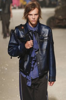 New York, Ny - 11 Eylül: Manken pist koç 1941 için New York moda haftası sırasında yürür: gösterir üzerinde 11 Eylül 2018 New York City.