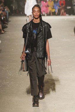 New York, Ny - 11 Eylül: Manken pist koç 1941 için New York moda haftası sırasında yürür: gösterir üzerinde 11 Eylül 2018 New York City.