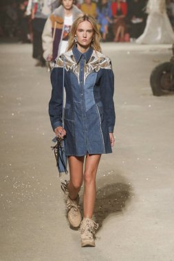 New York, Ny - 11 Eylül: Manken pist koç 1941 için New York moda haftası sırasında yürür: gösterir üzerinde 11 Eylül 2018 New York City.