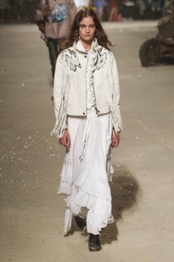 New York, Ny - 11 Eylül: Manken pist koç 1941 için New York moda haftası sırasında yürür: gösterir üzerinde 11 Eylül 2018 New York City.