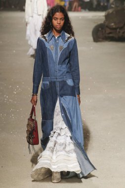 New York, Ny - 11 Eylül: Manken pist koç 1941 için New York moda haftası sırasında yürür: gösterir üzerinde 11 Eylül 2018 New York City.