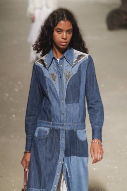 New York, Ny - 11 Eylül: Manken pist koç 1941 için New York moda haftası sırasında yürür: gösterir üzerinde 11 Eylül 2018 New York City.