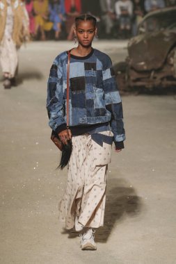 New York, Ny - 11 Eylül: Manken pist koç 1941 için New York moda haftası sırasında yürür: gösterir üzerinde 11 Eylül 2018 New York City.