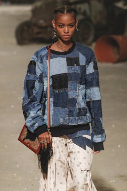 New York, Ny - 11 Eylül: Manken pist koç 1941 için New York moda haftası sırasında yürür: gösterir üzerinde 11 Eylül 2018 New York City.