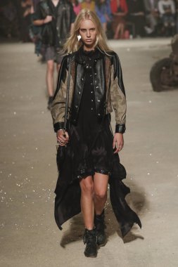 New York, Ny - 11 Eylül: Manken pist koç 1941 için New York moda haftası sırasında yürür: gösterir üzerinde 11 Eylül 2018 New York City.