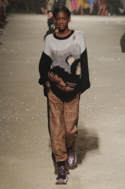 New York, Ny - 11 Eylül: Manken pist koç 1941 için New York moda haftası sırasında yürür: gösterir üzerinde 11 Eylül 2018 New York City.