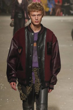 New York, Ny - 11 Eylül: Manken pist koç 1941 için New York moda haftası sırasında yürür: gösterir üzerinde 11 Eylül 2018 New York City.