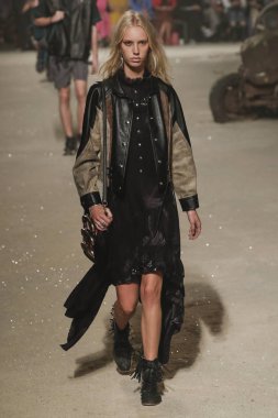 New York, Ny - 11 Eylül: Manken pist koç 1941 için New York moda haftası sırasında yürür: gösterir üzerinde 11 Eylül 2018 New York City.