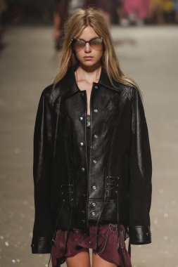 New York, Ny - 11 Eylül: Manken pist koç 1941 için New York moda haftası sırasında yürür: gösterir üzerinde 11 Eylül 2018 New York City.