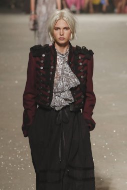 New York, Ny - 11 Eylül: Manken pist koç 1941 için New York moda haftası sırasında yürür: gösterir üzerinde 11 Eylül 2018 New York City.