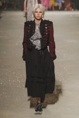 New York, Ny - 11 Eylül: Manken pist koç 1941 için New York moda haftası sırasında yürür: gösterir üzerinde 11 Eylül 2018 New York City.